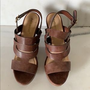 Women sandals size 9M